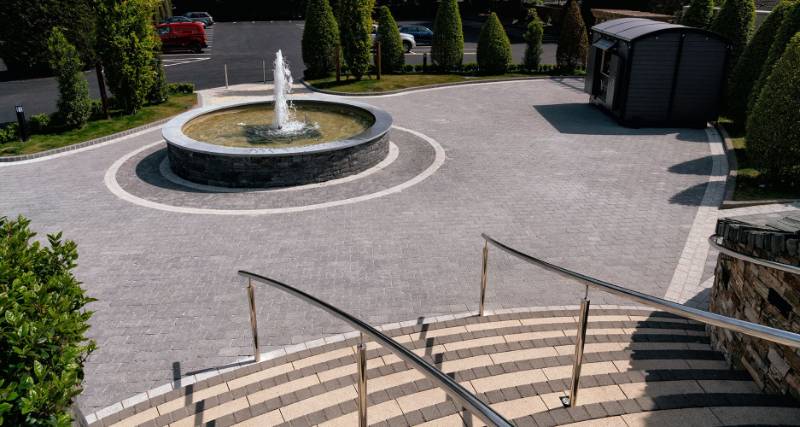 The Valley Hotel & Carriage Gardens, Fivemiletown