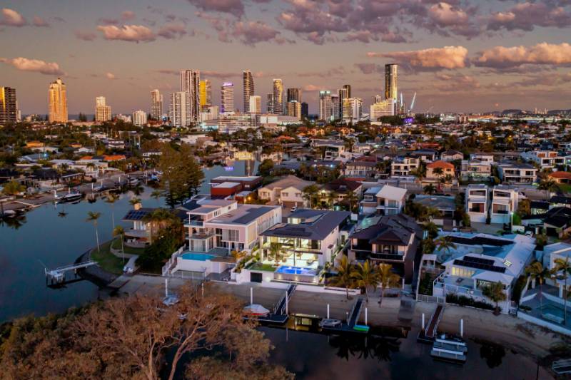 The Beverly, Broadbeach Waters