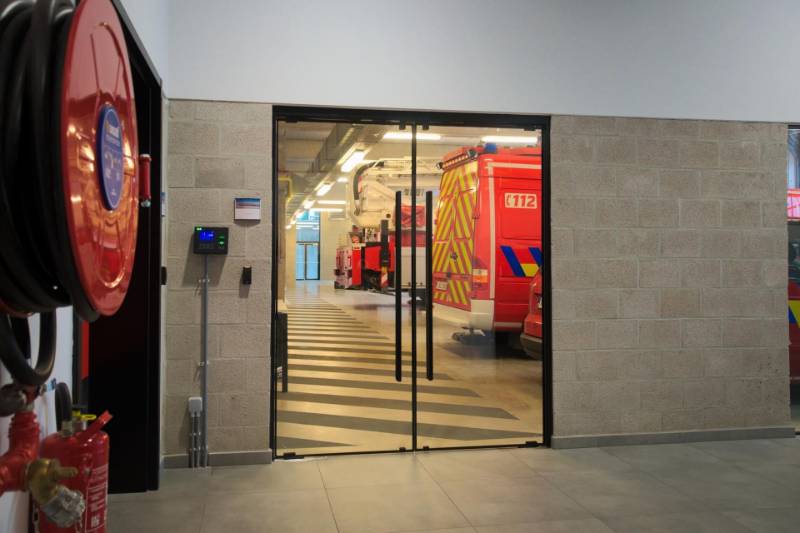 LUNAX PORTA - Fully glazed fire resistant door