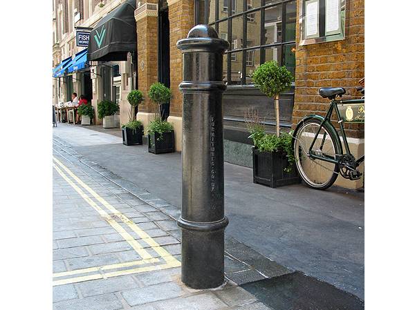 Cannon Bollard