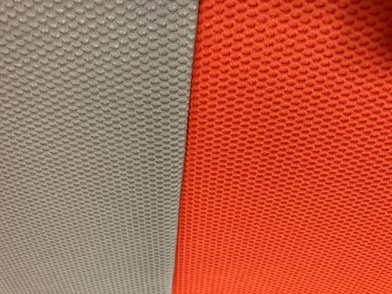 Acoustics of the sports room of a public school improved with acoustic textile wall coverings