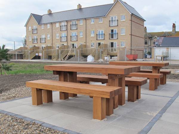 Cheshunt Picnic Benches and Table