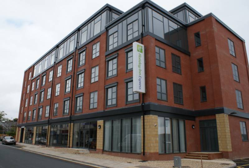 Kestrel Aluminium. Case Study: Holiday Inn, Grimsby