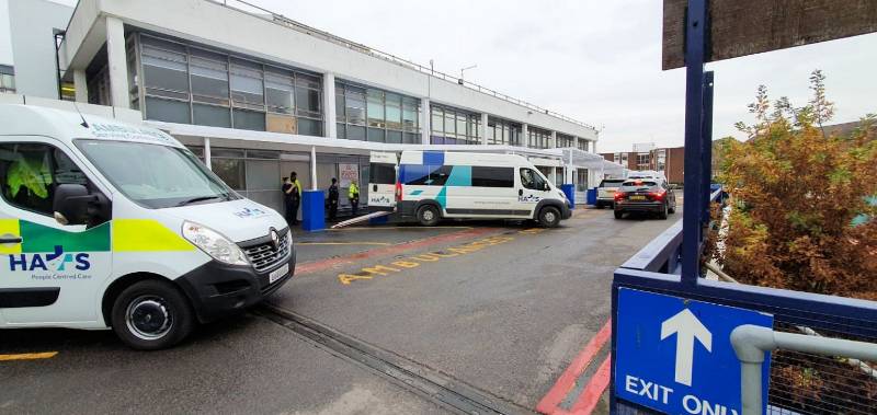 Hillingdon Hospital - Coniston wall mounted/Rear steel goal post canopy ...