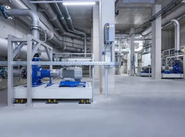 Pump bearings for a sustainable heat supply with lake water