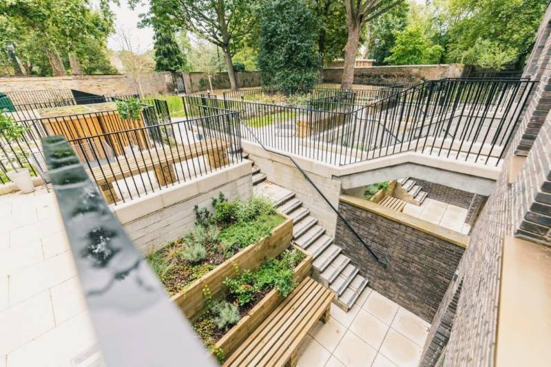 Hackney Gardens Luxury Apartments, London - Retaining Wall & Planters