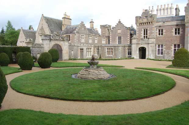 TERRABOUND RESIN BOUND SURFACING FOR HISTORIC ABBOTSFORD HOUSE SCOTLAND