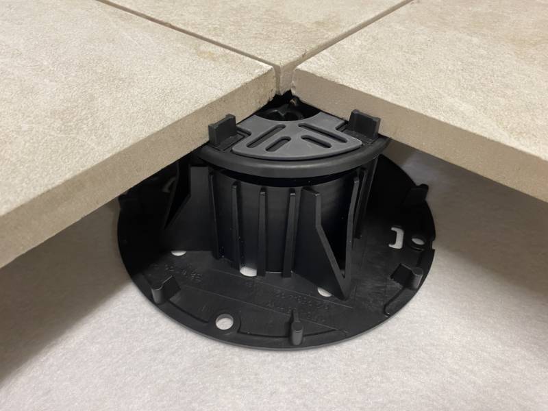 Mega Balance Heavy-duty Pedestals for Paving