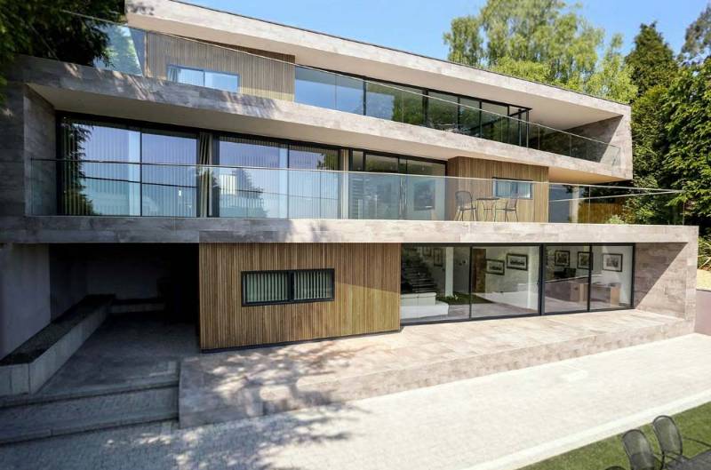 Folding House | Ultra modern three-storey home with amazing views - Ringwood, Hampshire