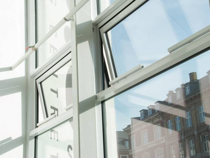 Intelligent Natural Ventilation for Smart and Sustainable Building Design