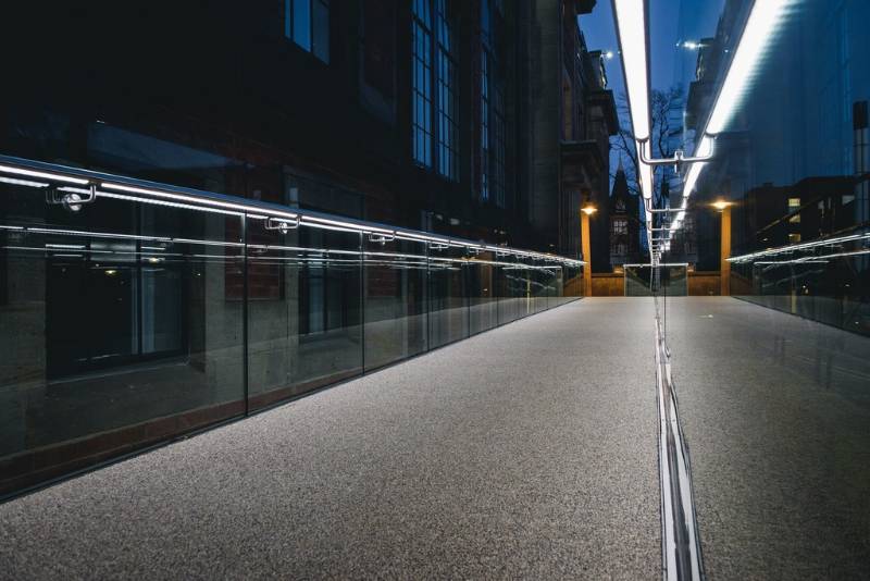 Easy Glass Max glass balustrade + Q-lights Linear Light LED for handrails- Leeds University