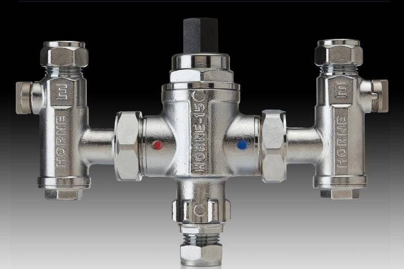 Thermostatic Mixing Valve with Isolating Valves 