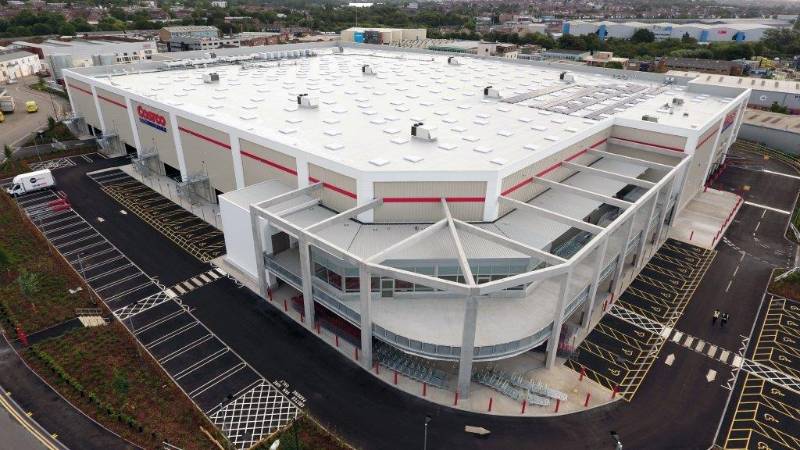 Costco Wembley store insulated with easy-handling Eurothane® Eurodeck flat roof boards.