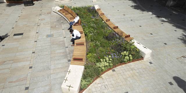 The Strand - wall-top seating and planters