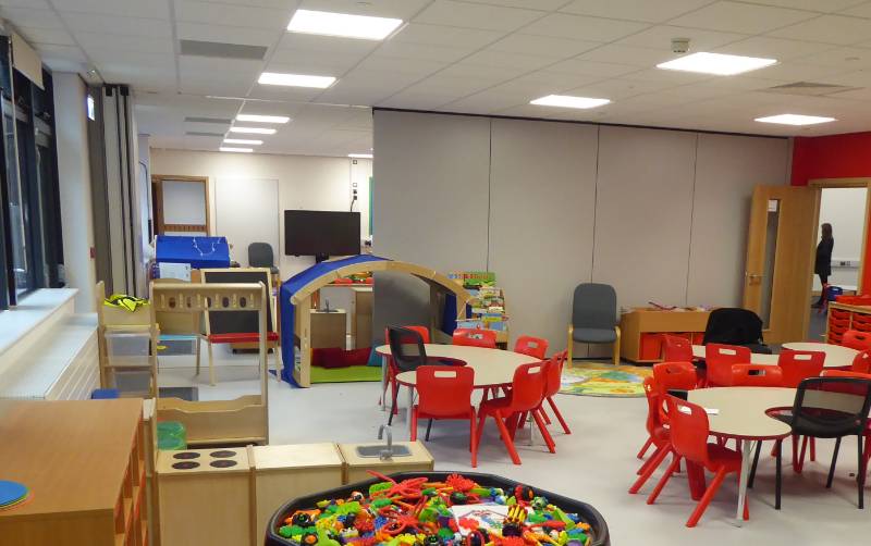 Dorma Variflex Manual Acoustic moveable wall from Style, 
Flexible teaching space for a forward-thinking primary school