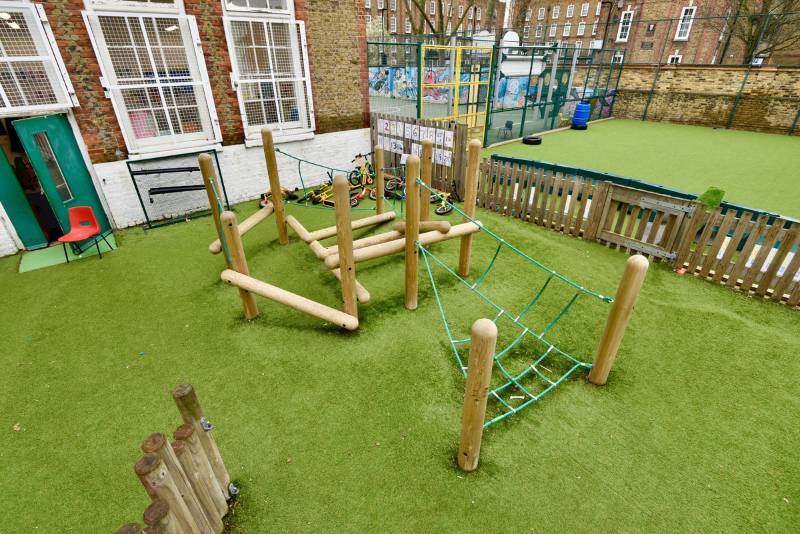 Walnut Tree Walk Primary School, London | Broxap Street Furniture | NBS ...