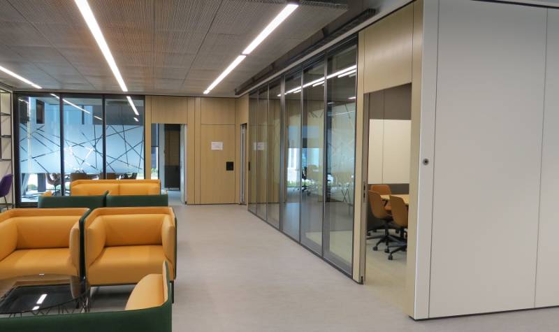Multi Product install by Style at  Hewlett Packard Offices, Dorma Variflex, Solid and Glass acoustic walls with added collaborative space panels