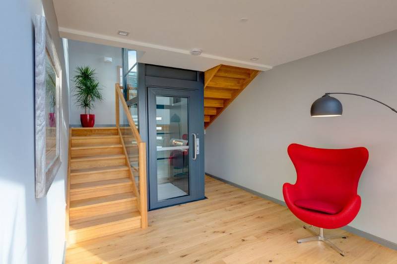 A Stannah platform lift lights up a new designer home in Devon