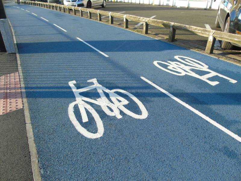 Coloured asphalt cycleway for major road