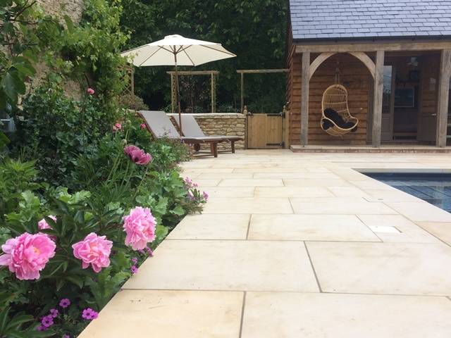 Yellow Mint Sawn Sandstone Paving and Pool Copings Project