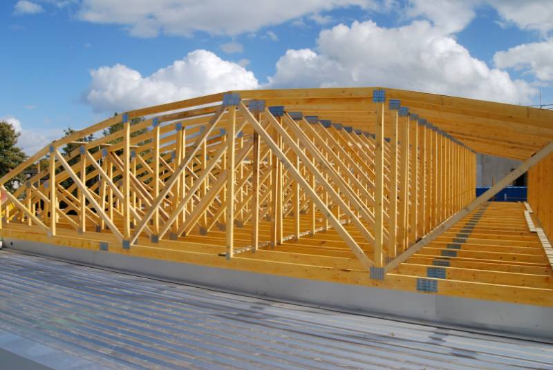 Curved Trussed Rafter Roof Over Supermarket