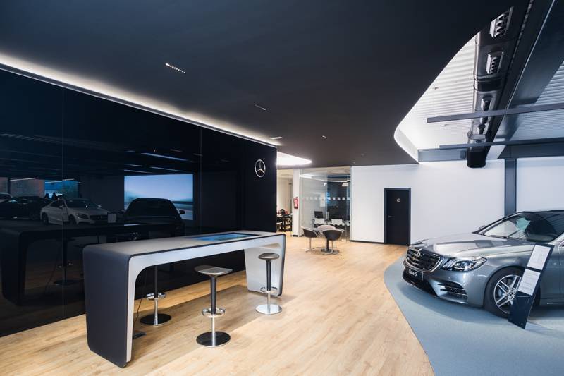 Mercedes Showroom - Retail