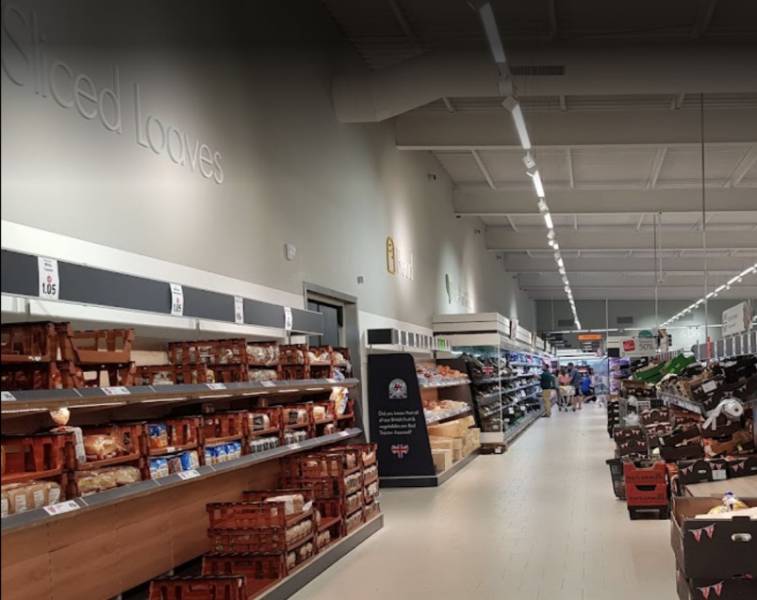 Lidl Andover | SMET Bauprotec Render System | B Team Shopfitters