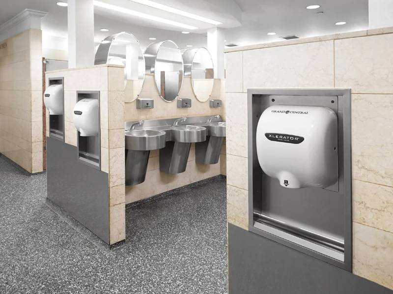 XLERATOR® Hand Dryer in Large Assembly - Grand Central Case Study