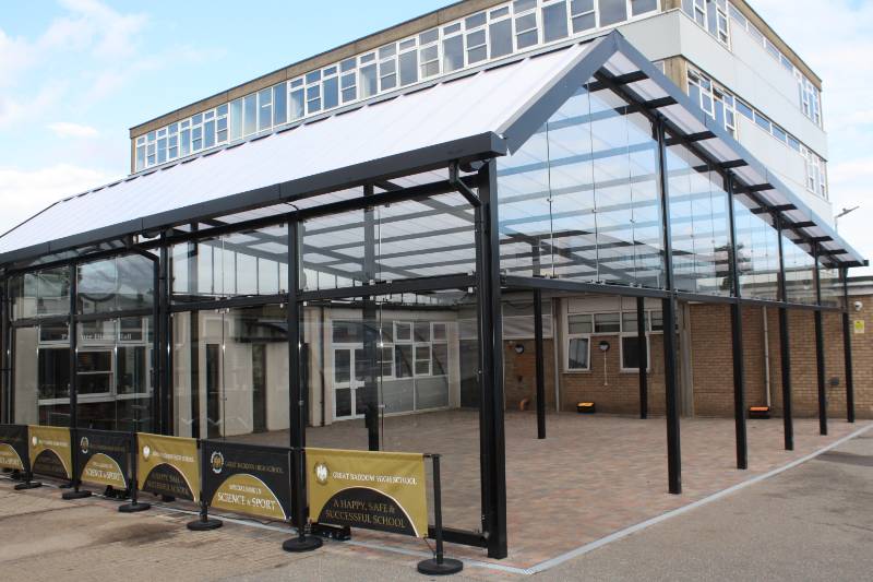 Great Baddow High School in Essex Installs Dining Shelter