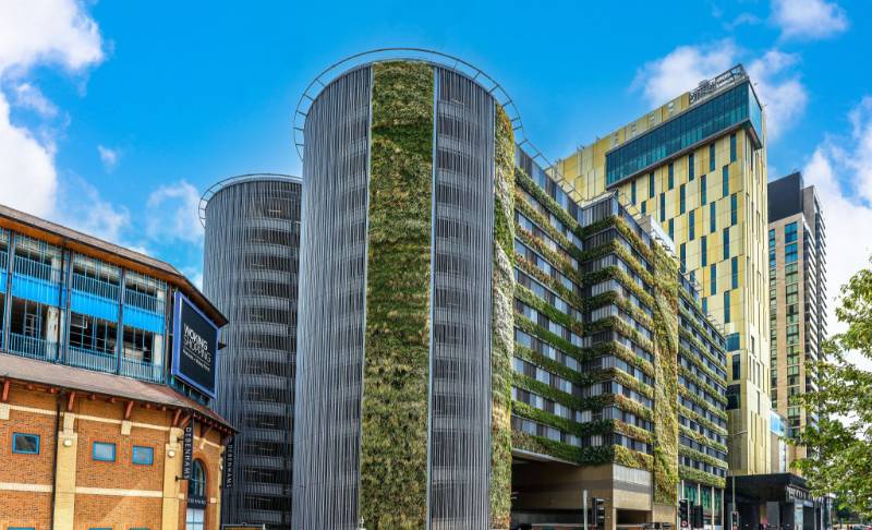 Living Walls in Urban Design 