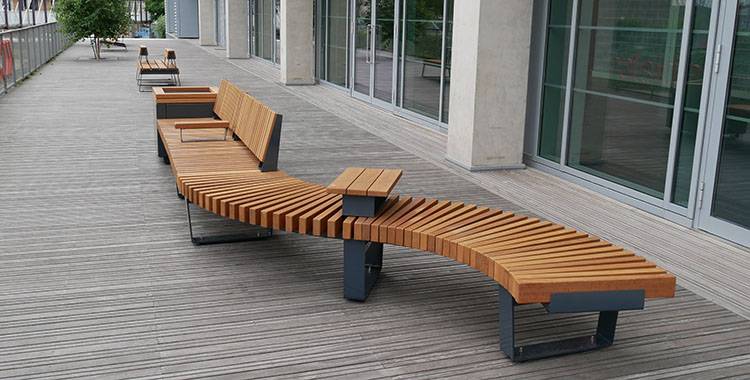 Freestanding seating & planters at London business space