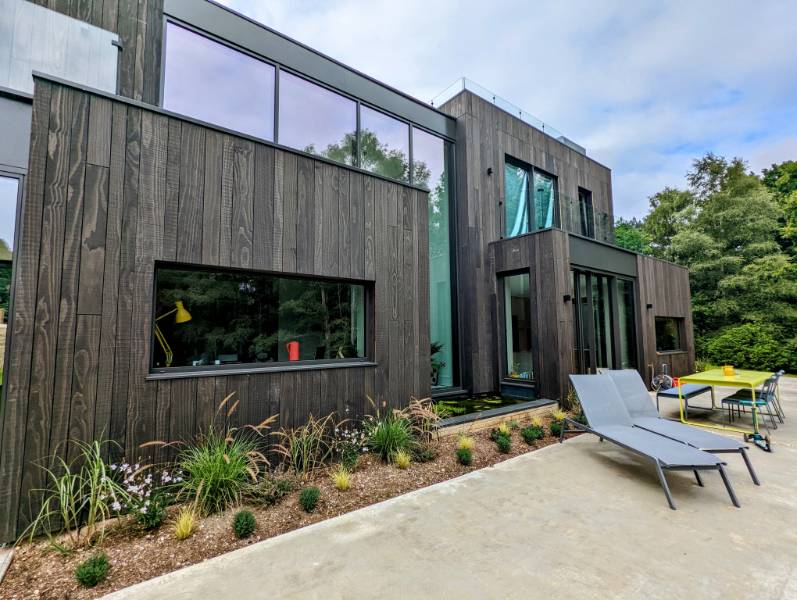 Accoya Cladding Brings Rustic Charm to Barnsnap House in West Sussex