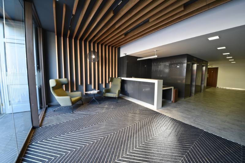 Bespoke 3D and MaxiBeam design create striking reception area
