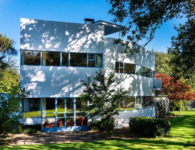 Groundbreaking Modernist house updated with new Clement metal windows