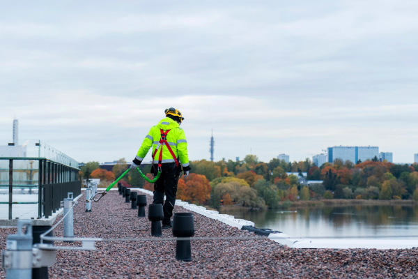 Arkkitehtonisen merkkiteoksen putoamissuojaus – Case Finlandia‑talo