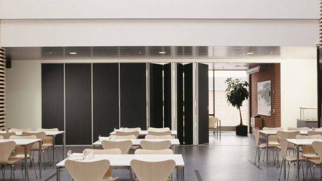 Type 200 sliding folding acoustic partition 