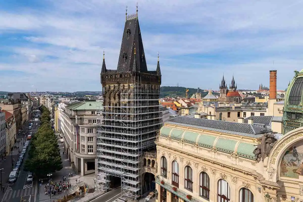 Restaurering av Kruttporten i Praha