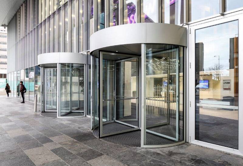 GEZE revolving doors: Door technology for the University of the Future