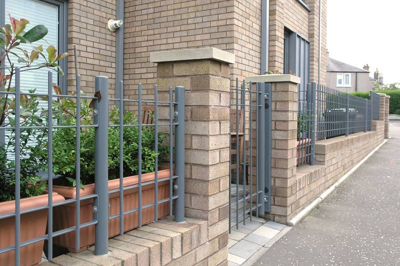 Bellevue Colonies, Edinburgh – contemporary railing fence