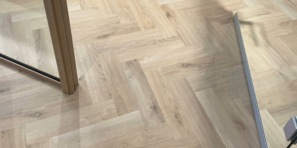 Ege Planum – Et moderne LVT-gulv med slitestyrke og stil