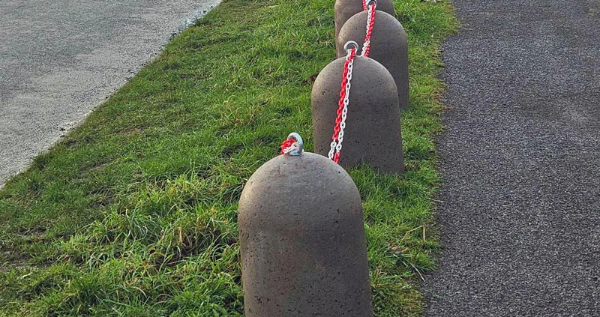 Minion-Bollards