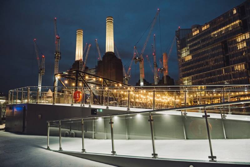 Square Line 60x30 stainless steel balustrade + handrail lighting for London pontoon