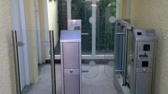 Glass Paddlegates - Glass Leaf Turnstile Paddlegate