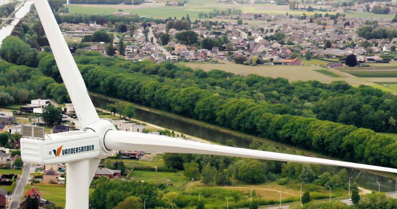 Vandersanden installs its first wind turbine in  Lanklaar