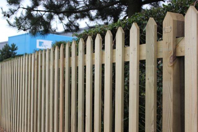 Traditional Palisade Fencing - Timber fencing