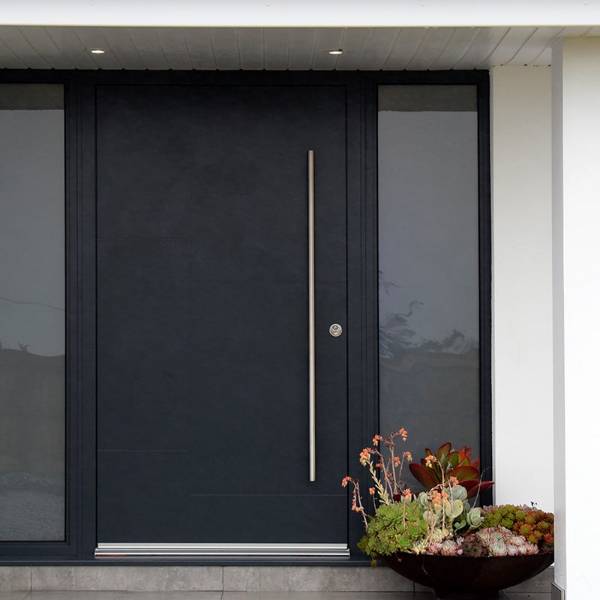 Smart Designer Door Looks Stunning with BLU HAB2 Inline T Bar Pull Handle