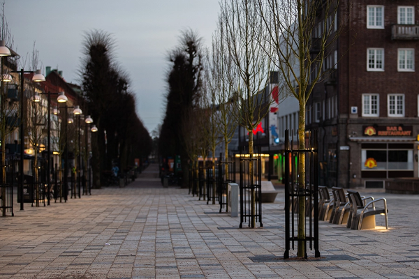 Belysning i stamskydd från JOM AB på Drottningtorget, Trollhättan
