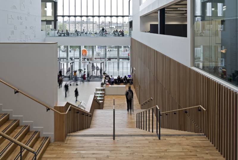 Junckers solid oak floor for award-winning college campus
