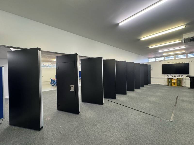 Dorma Variflex 100 Manual Moveable Wall - Staffordshire Academy School