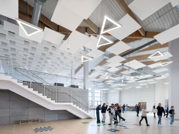 A fairy tale school? No, just a new generation school in Zamienie, Poland
